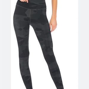 Alo camo print Vapor legging